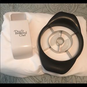 Pampered Chef Measuring Cup and Pineapple Peeler